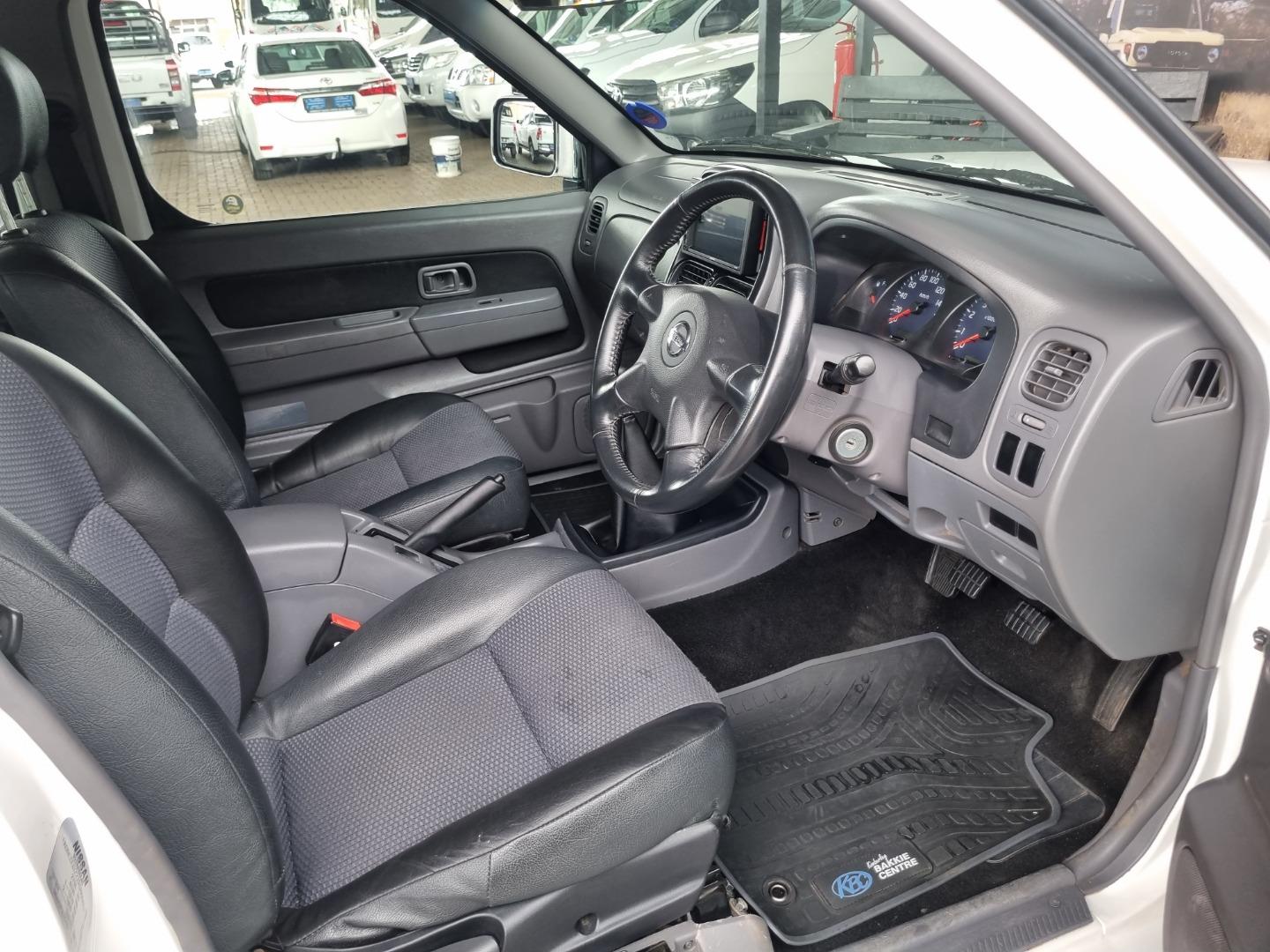 2016 Nissan NP300 Hardbody 2.4 Double Cab Hi-Rider