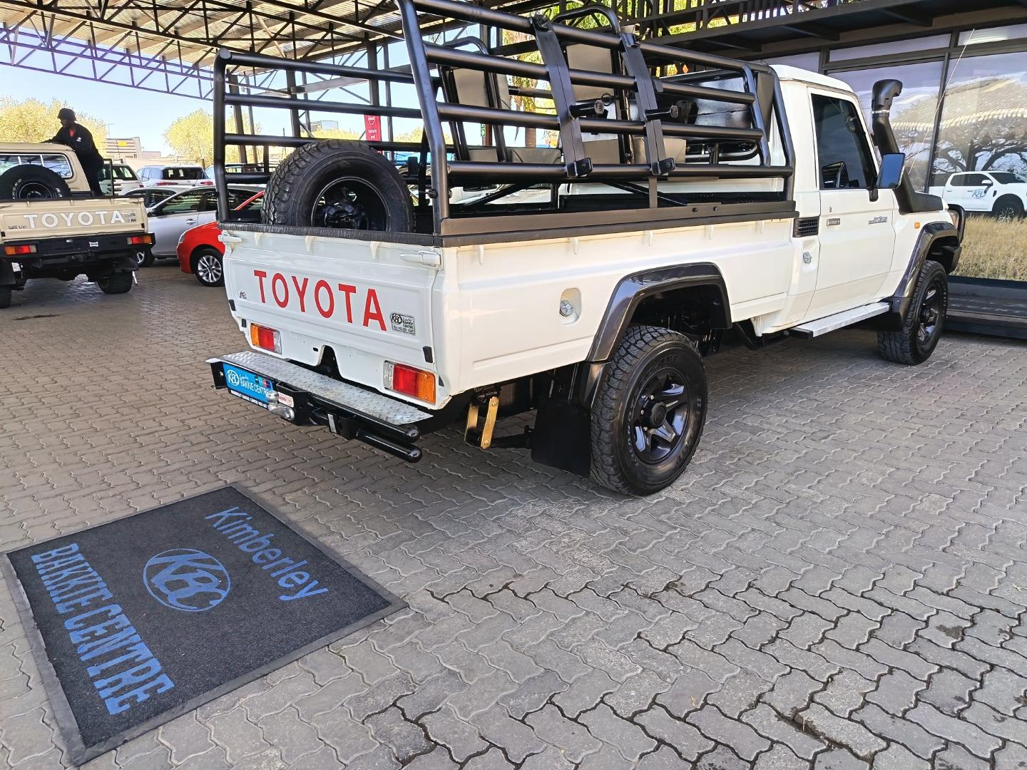 2013 Toyota Land Cruiser 79 Land Cruiser 79 4.0 V6