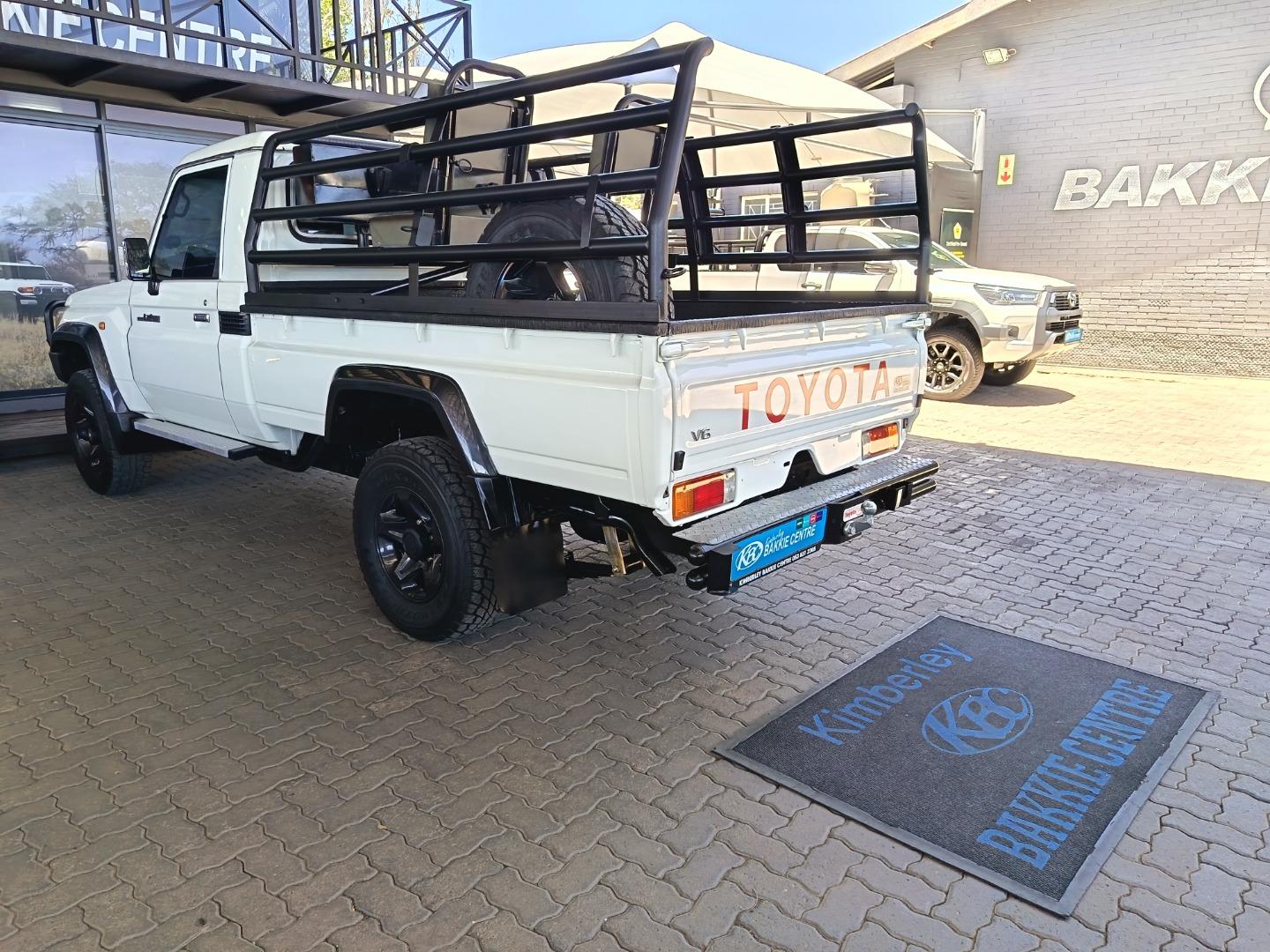 2013 Toyota Land Cruiser 79 Land Cruiser 79 4.0 V6