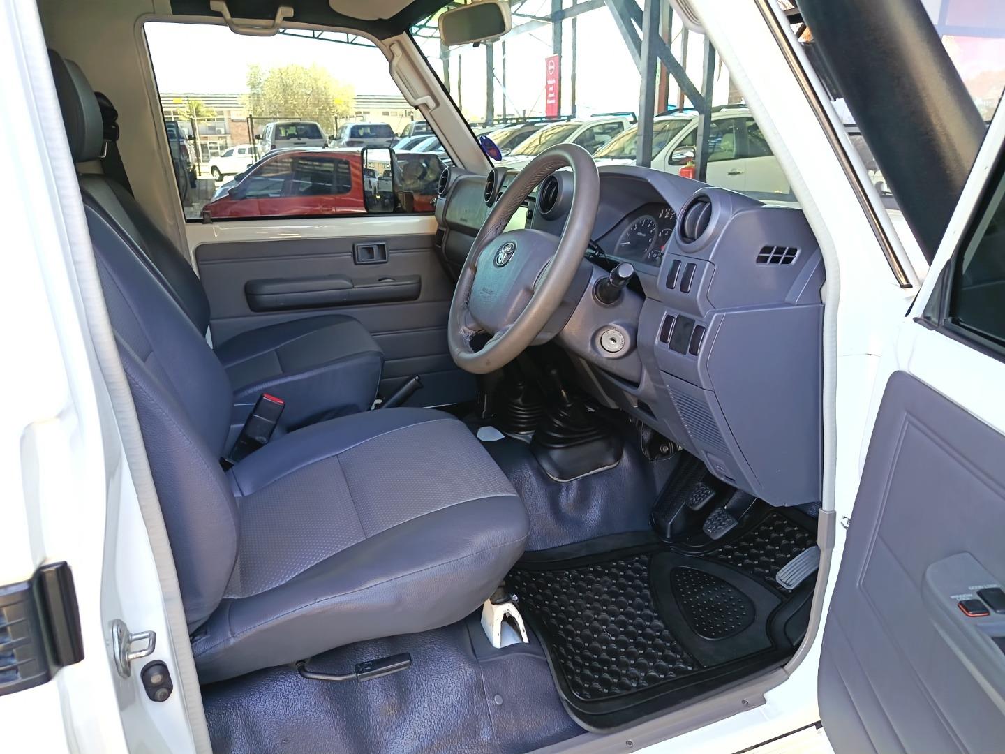 2013 Toyota Land Cruiser 79 Land Cruiser 79 4.0 V6