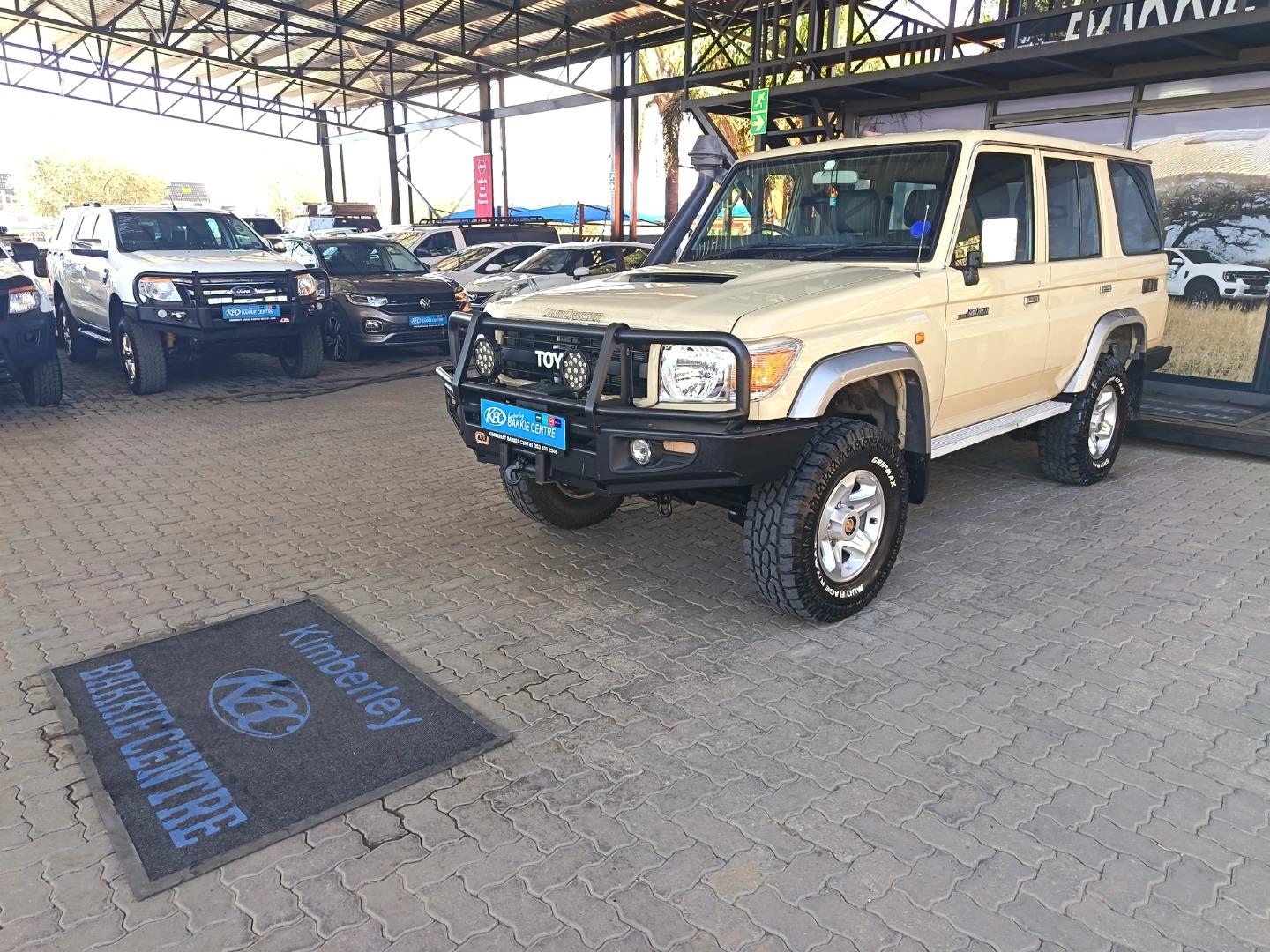 2014 Toyota Land Cruiser 76 4.5D-4D LX V8 Station Wagon