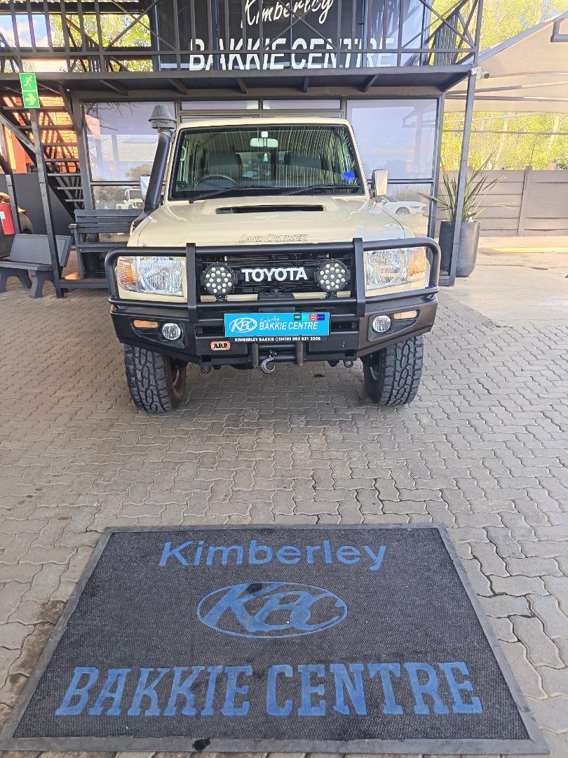 2014 Toyota Land Cruiser 76 4.5D-4D LX V8 Station Wagon