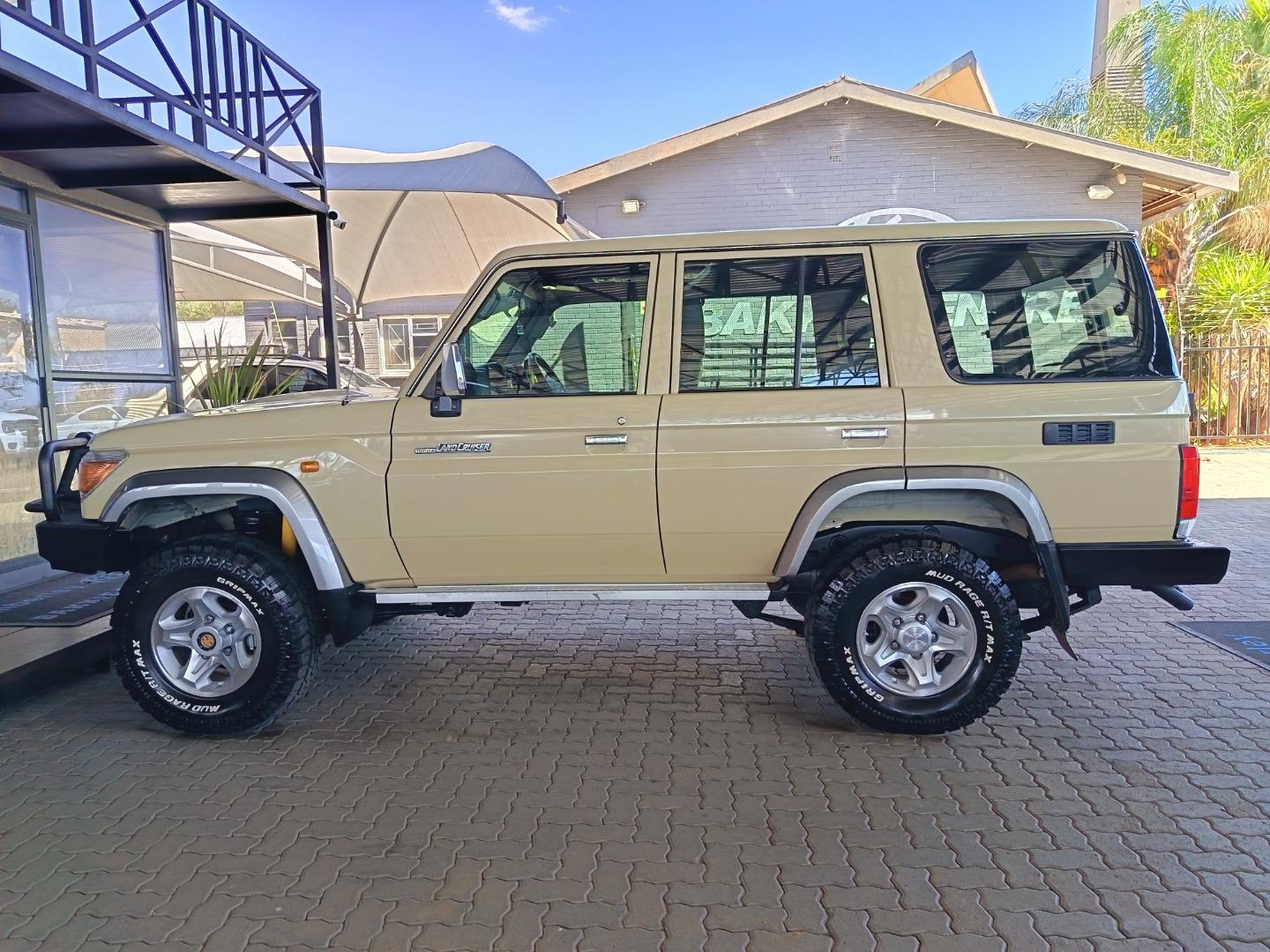 2014 Toyota Land Cruiser 76 4.5D-4D LX V8 Station Wagon