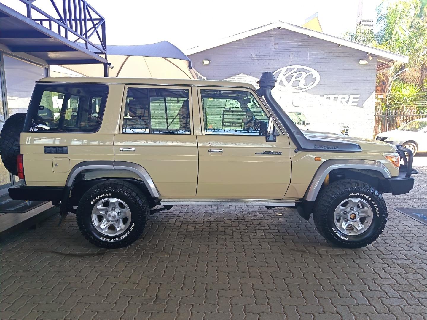 2014 Toyota Land Cruiser 76 4.5D-4D LX V8 Station Wagon