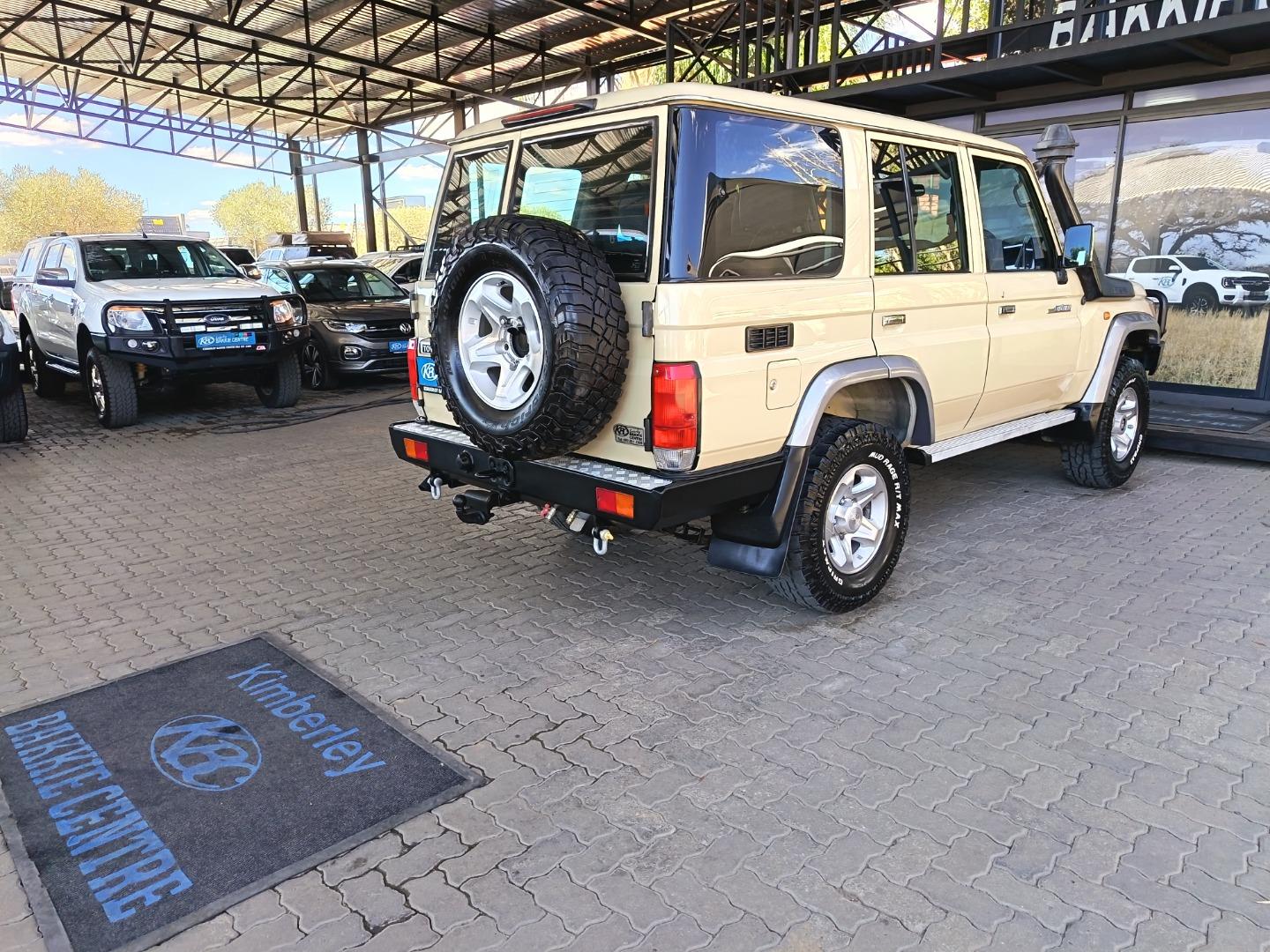 2014 Toyota Land Cruiser 76 4.5D-4D LX V8 Station Wagon