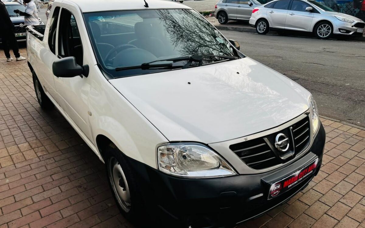 2023 Nissan NP200 1.6I (aircon) Safety Pack